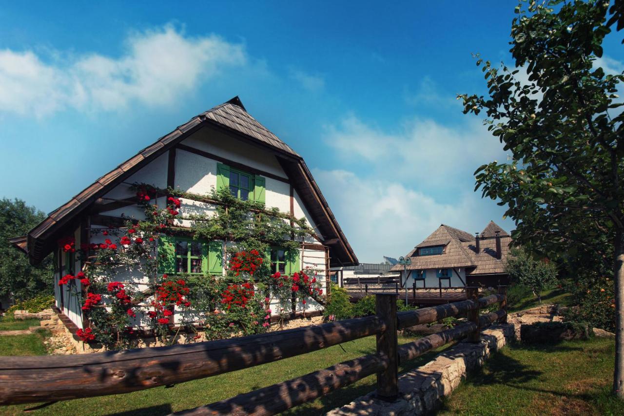 Etno Village Cardaci Vitez Ngoại thất bức ảnh