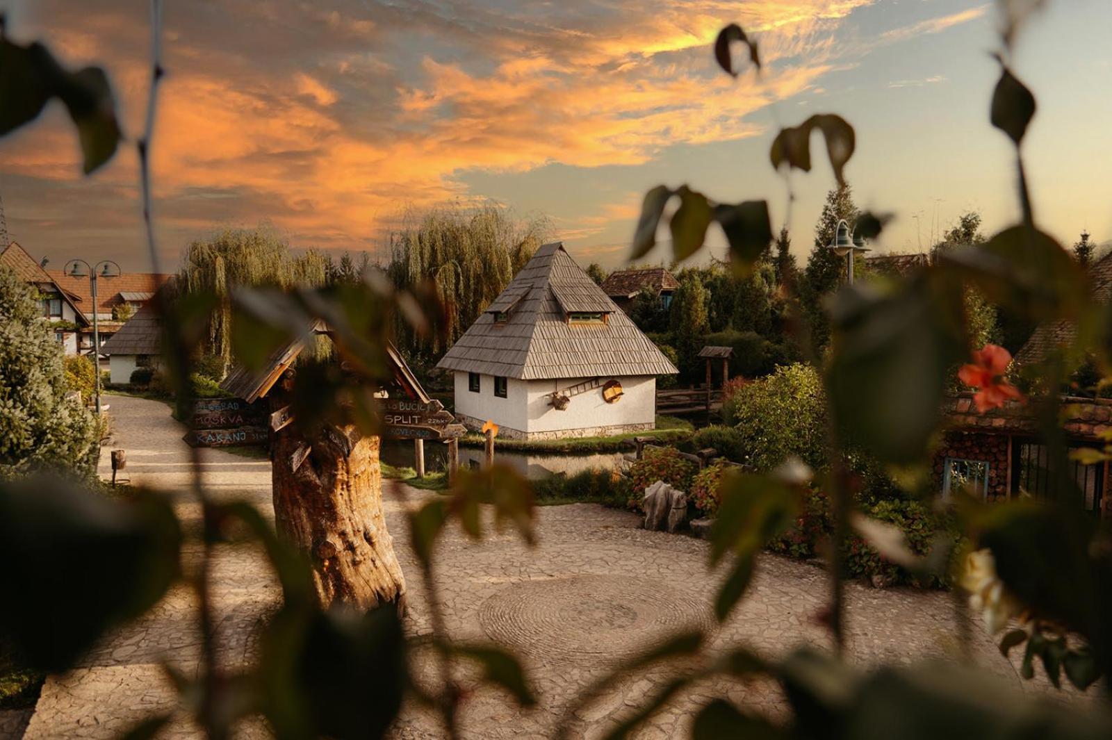 Etno Village Cardaci Vitez Ngoại thất bức ảnh