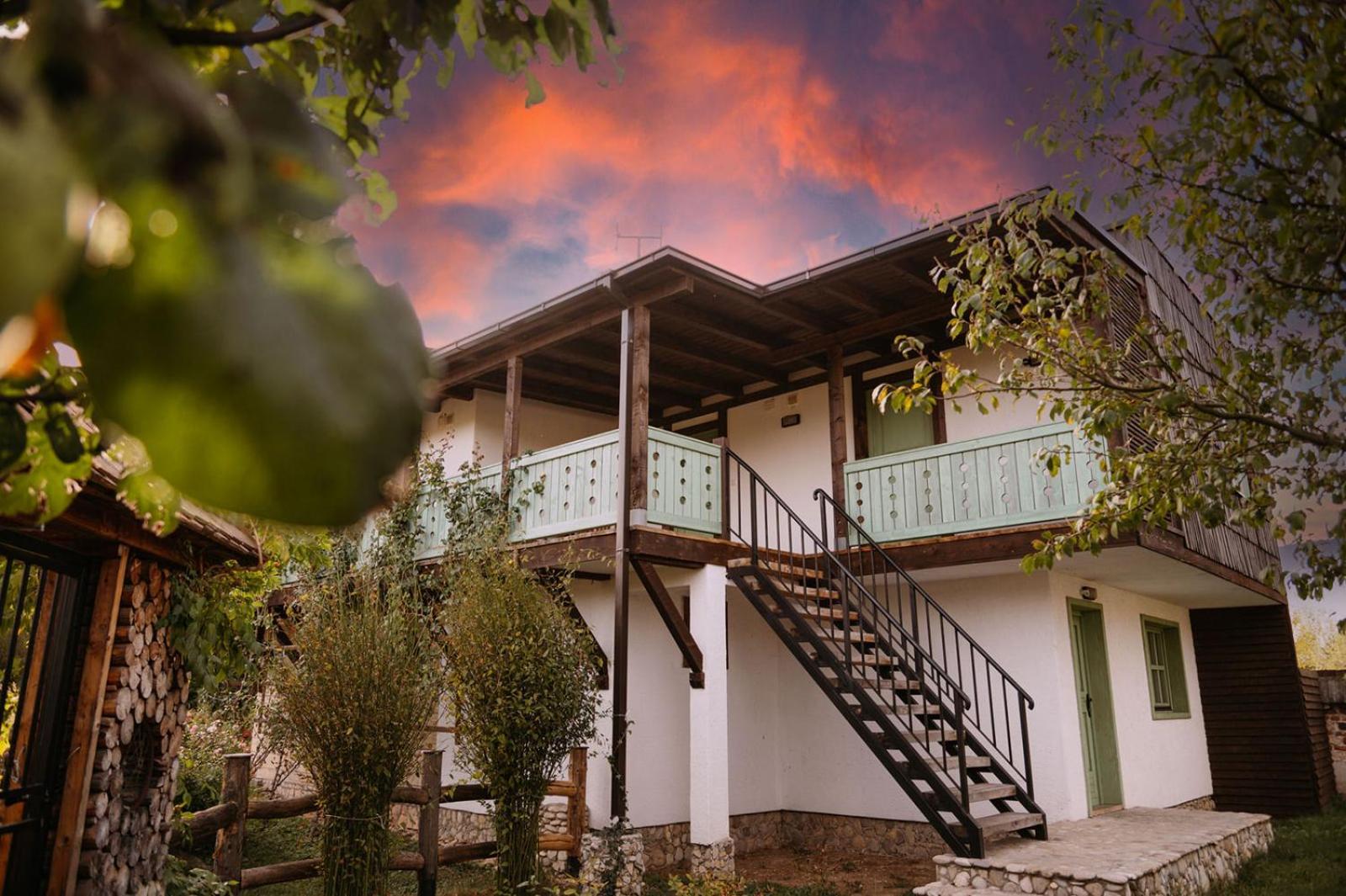 Etno Village Cardaci Vitez Ngoại thất bức ảnh